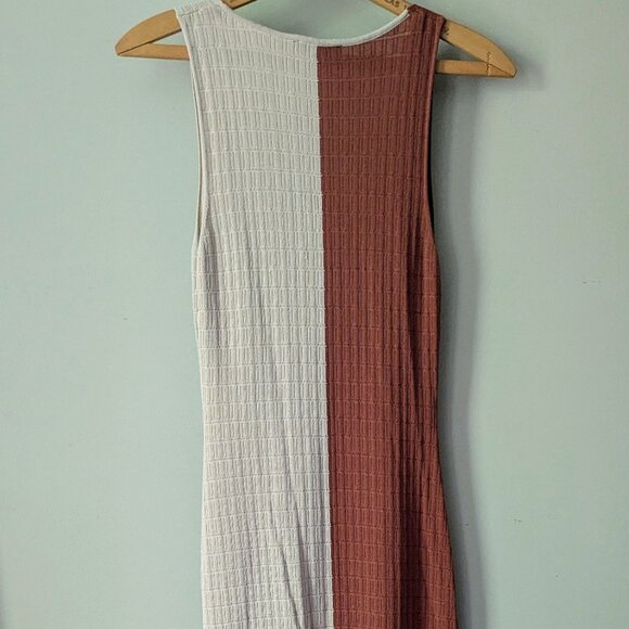 Rust and Light Beige Color Block Textured Knit Midi Dress - Picture 4 of 5